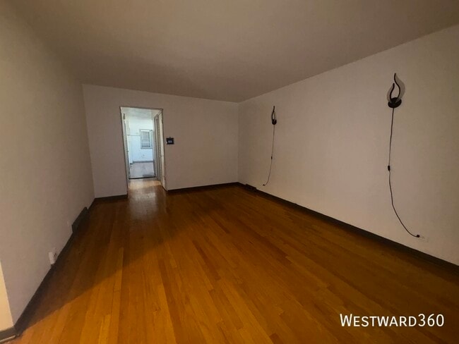 Building Photo - 13820 S Tracy-