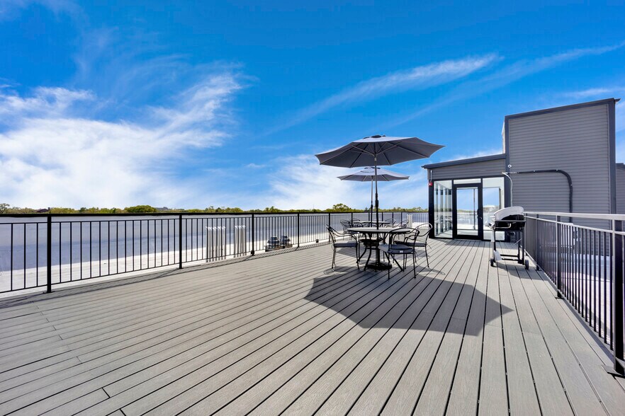 Building Photo - 4350 W Lawrence Ave