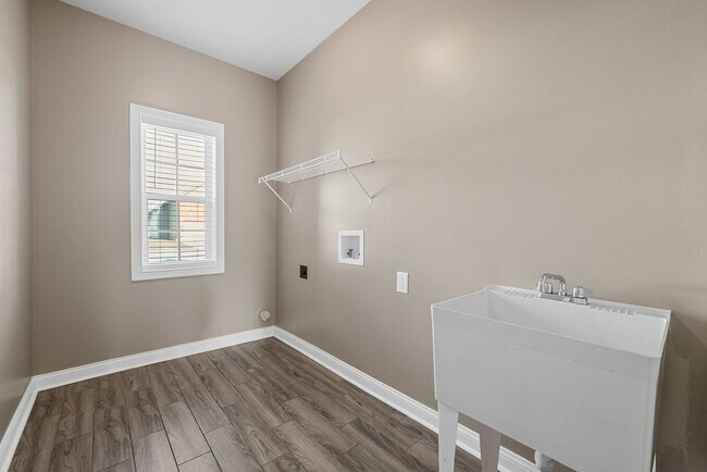 Building Photo - Stunningly Large Home Ready Today!
