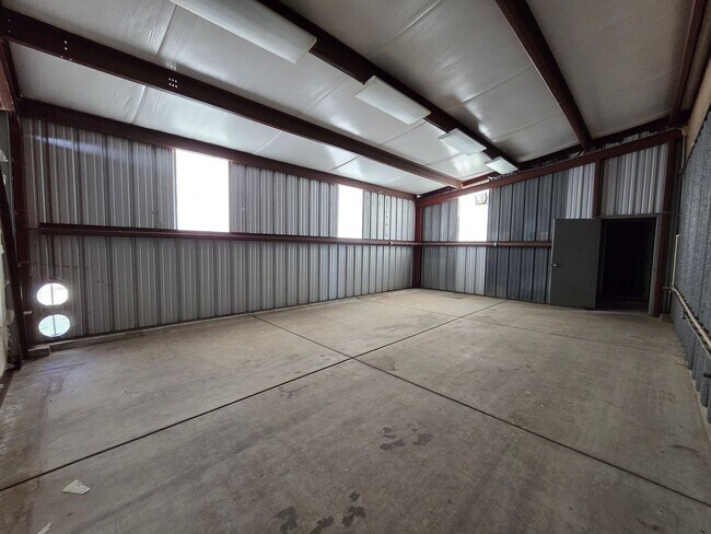 Building Photo - REDUCED!!!