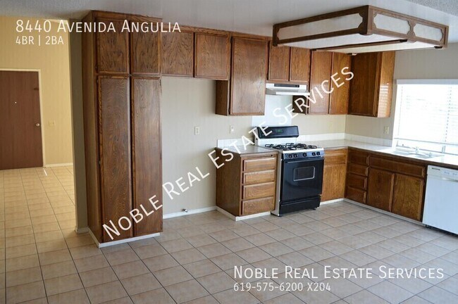Building Photo - 8440 Avenida Angulia