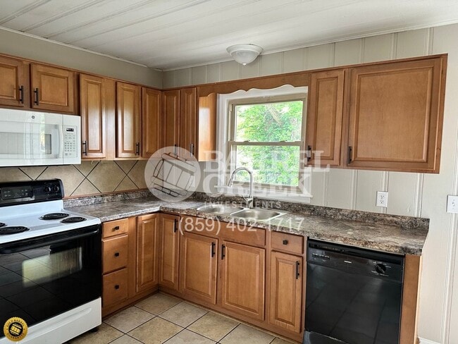 Building Photo - 3-Bed 1-Bath House