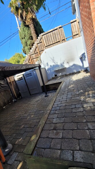 Building Photo - 1560 Highland Blvd