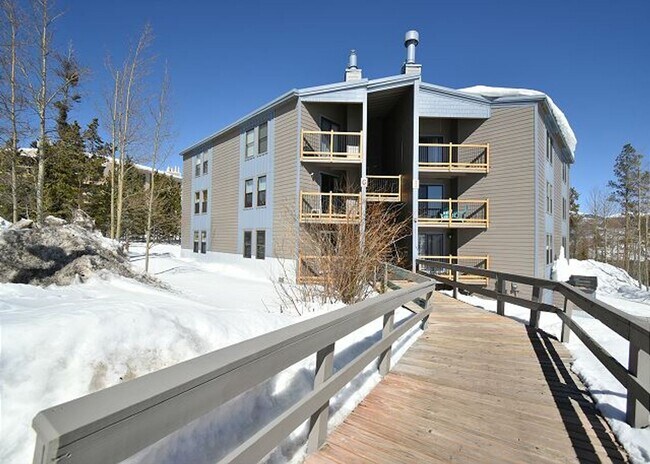 Building Photo - Long Term Rental- Treehouse E201