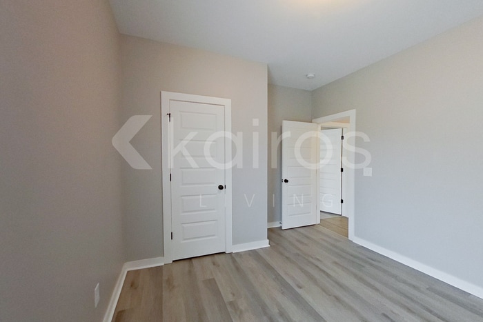Building Photo - 180 White Oak Cir