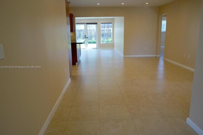 Building Photo - 10701 SW 77th Ct