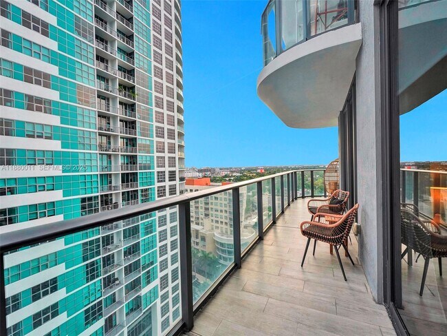 Building Photo - 121 NE 34th St