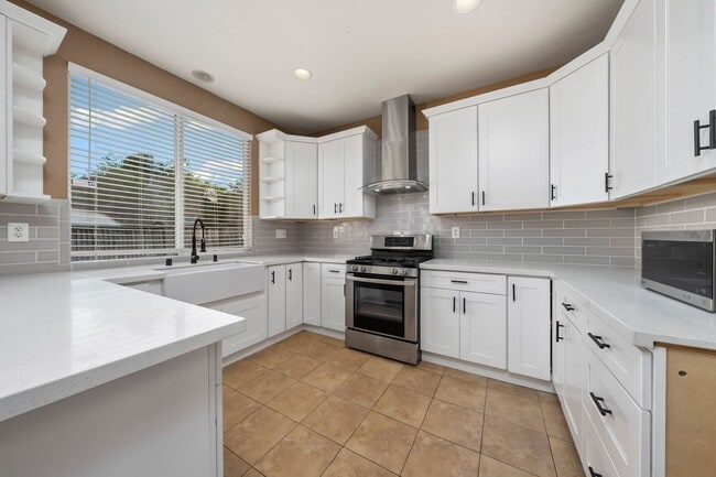 Building Photo - Spacious 4 Bedroom, 2.5 Bath Home in Sacra...