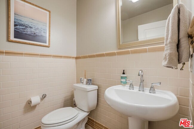 Building Photo - 5701 Kiyot Way