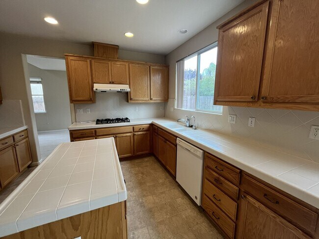 Building Photo - COMING SOON!!! 4 bedroom 3 bathroom home in Elk Grove!