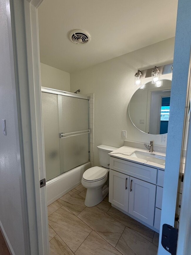 Building Photo - 3 Bedroom/2 Bathroom Single Story Home In Rohnert Park