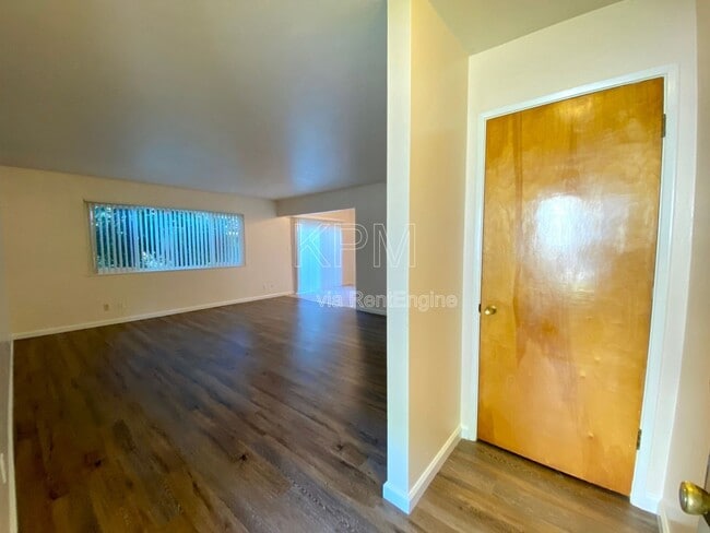 Building Photo - 7714 Brentwood Dr