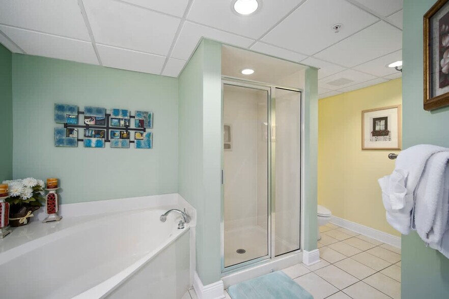 Building Photo - 14825C2 Front Beach Rd