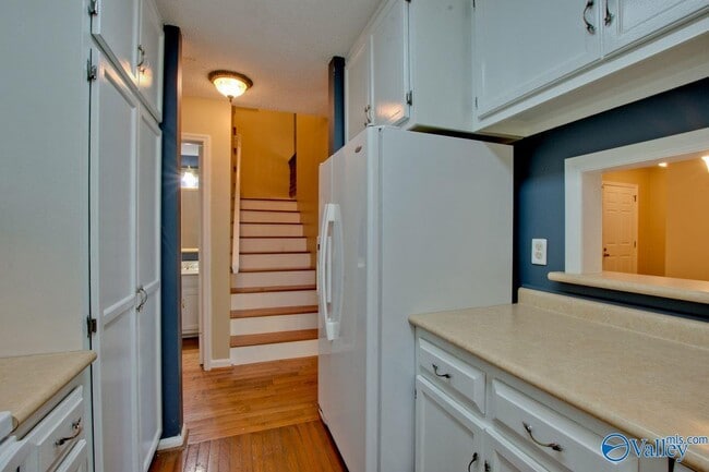 Building Photo - 3018 Live Oak Ln SW