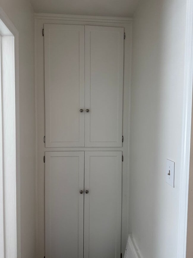 Building Photo - Remodelled 2 Bed 1 Bath Home with Garage a...