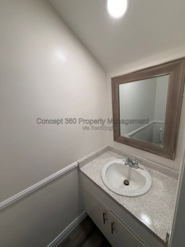 Building Photo - 327 Molino Ave