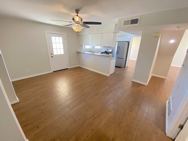 Building Photo - Beautiful North Hills Refrig A/C Home with Pool!