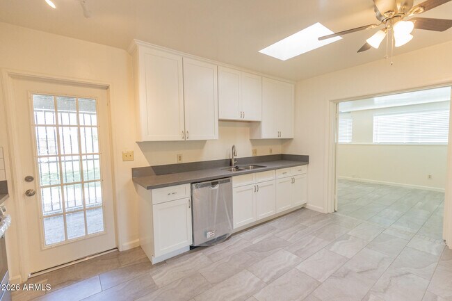 Building Photo - 330 E 14th St