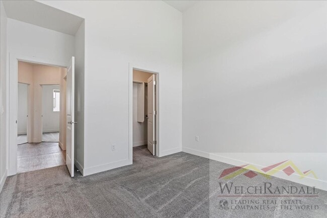 Building Photo - Beautiful 3 Bed 2.5 Bath Townhome in West ...