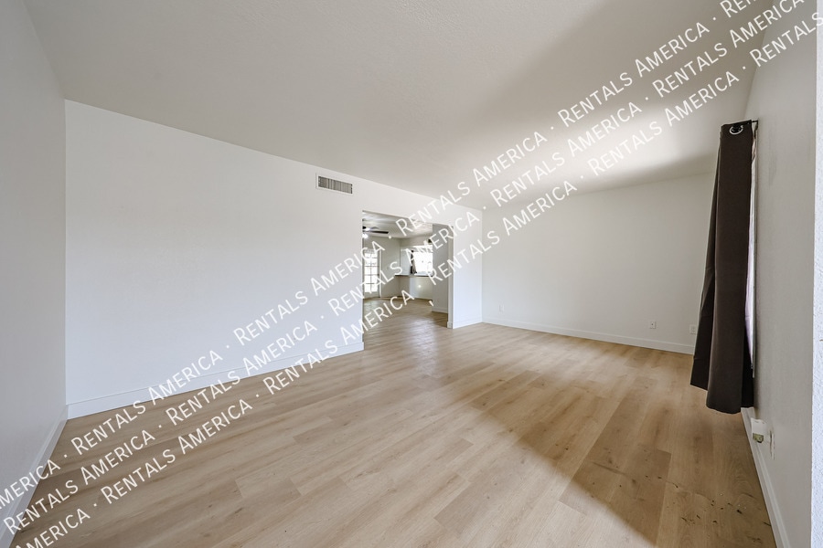 Building Photo - 10642 N 47th Dr