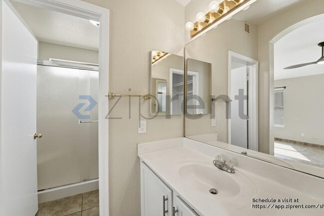 Building Photo - 17216 N Wavyleaf Ave