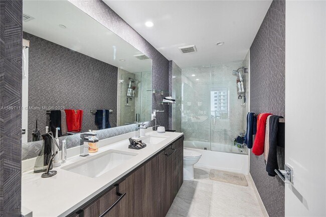 Building Photo - 488 NE 18th St