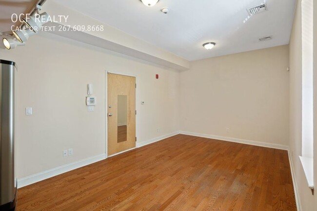 Building Photo - Studio Apartment in South Philadelphia