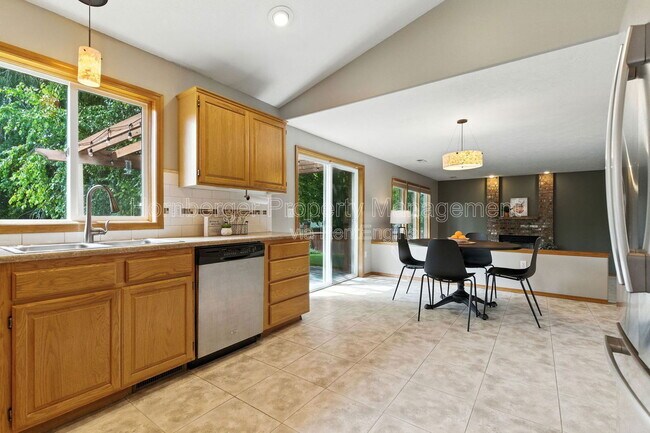 Building Photo - 3431 W 21st Ave