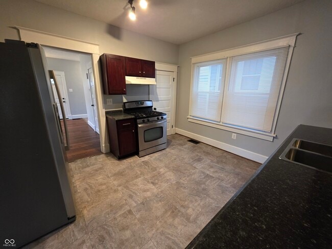 Building Photo - 5030 E New York St