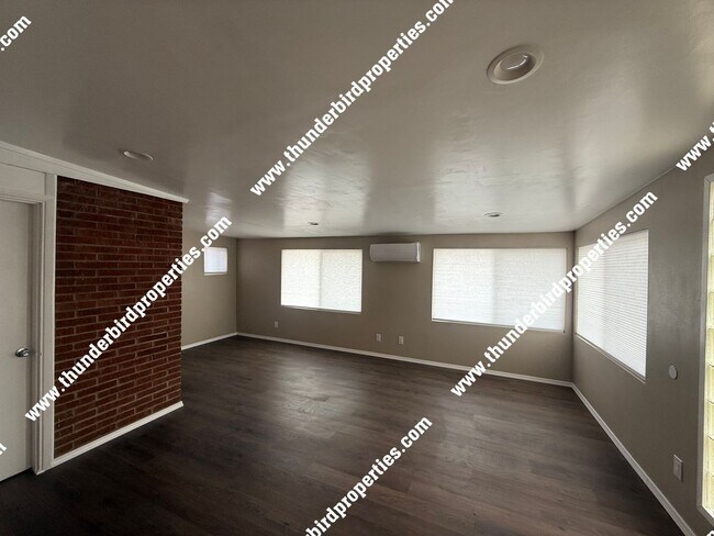 Building Photo - Beautifully remodeled Uptown location