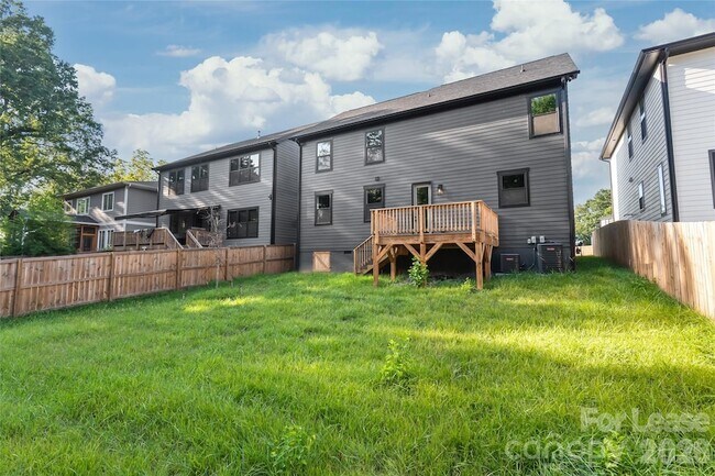 Building Photo - 3905 Plainview Rd