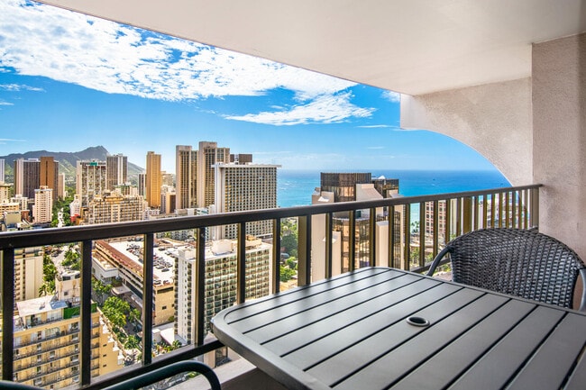 Building Photo - 2240 Kuhio Ave