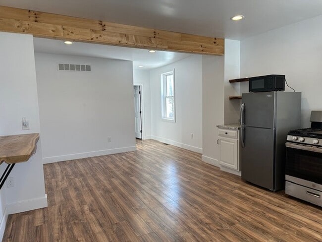 Building Photo - 642 N 3rd Ave