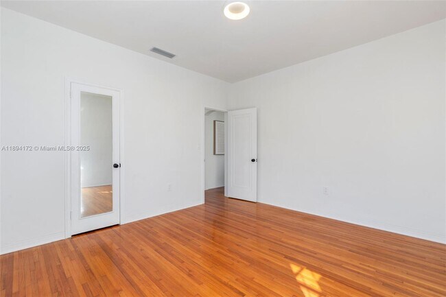 Building Photo - 9164 Carlyle Ave