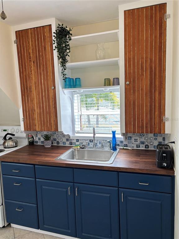 Building Photo - 810 22nd Ave N