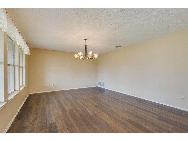 Building Photo - 3912 Lemos Dr