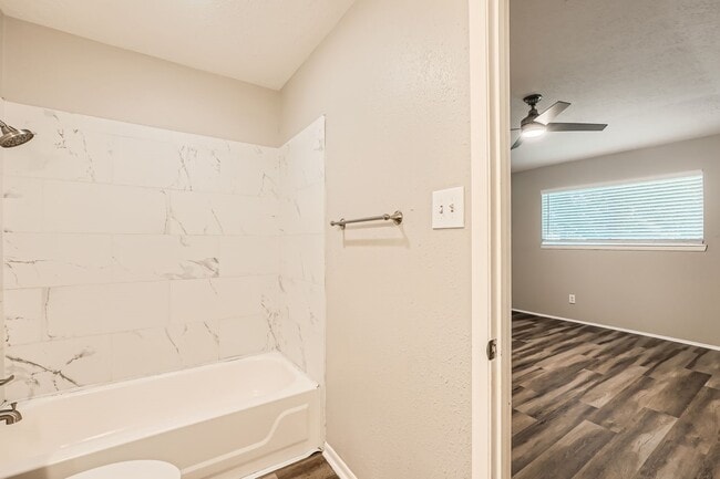 Building Photo - 401 Summer Pl Ct