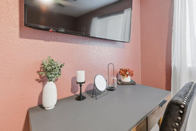 Building Photo - 2162 E Arkansas Ln