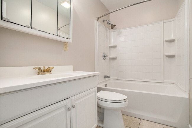 Building Photo - Charming 3-Bed/1-Bath Ranch Style with Garage