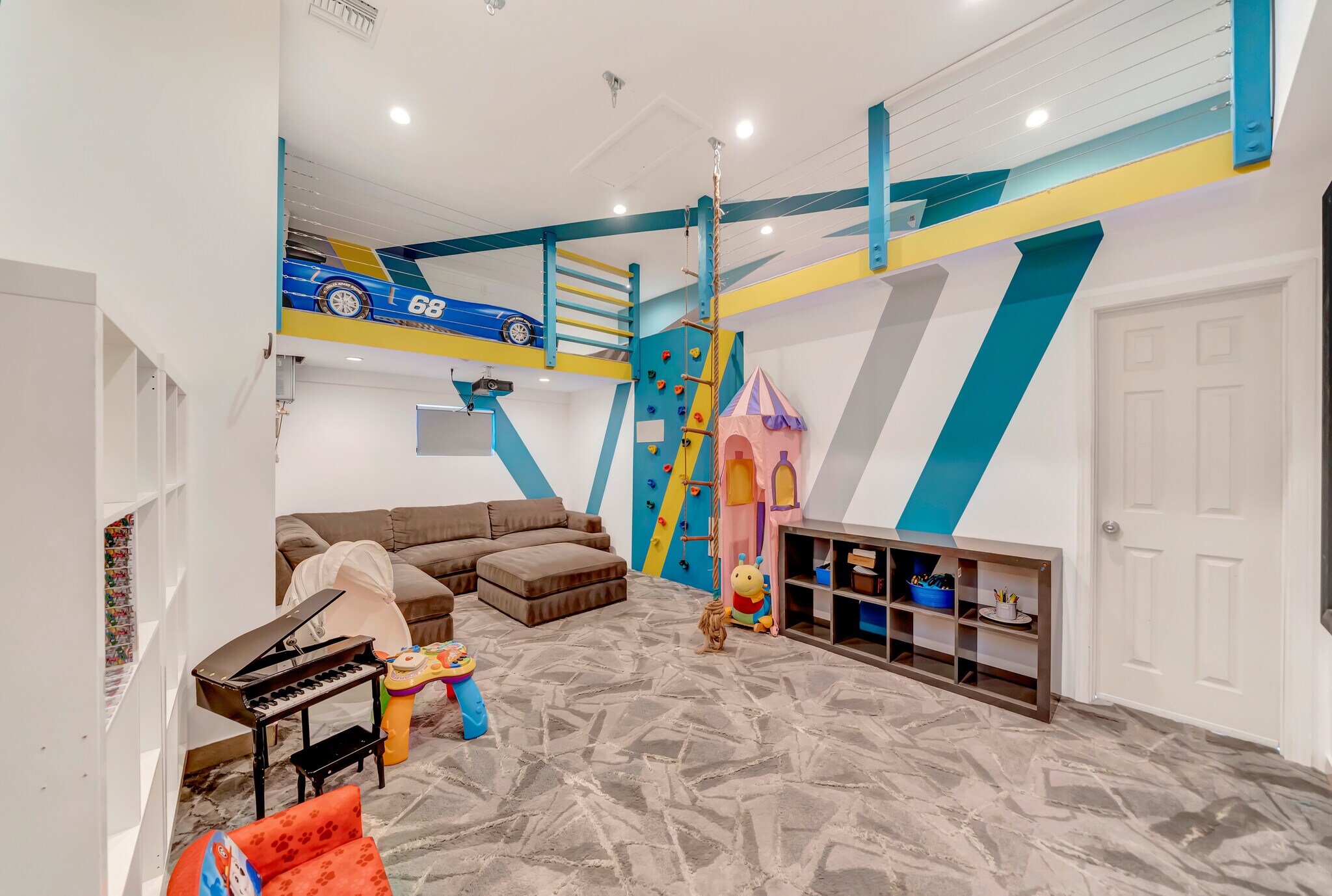 Building Photo - 5817 Ranchito Ave