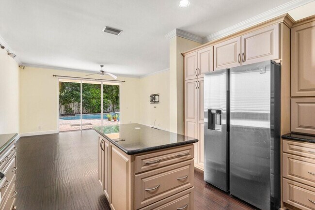 Building Photo - 1325 Camellia Cir