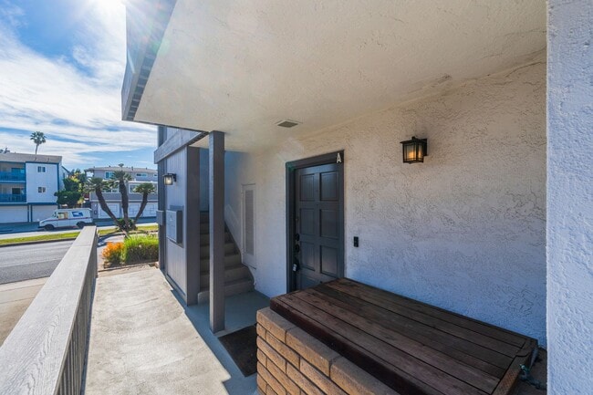 Building Photo - Cozy Condo in Manhattan Beach!