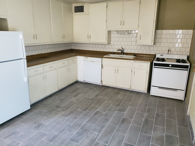 Building Photo - 2138 E Turney Ave