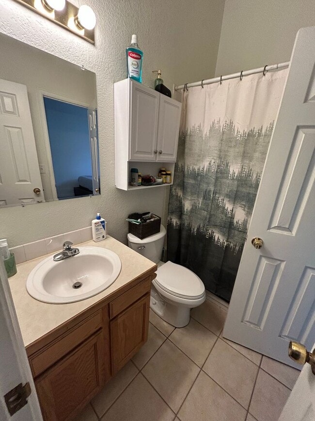 Building Photo - Geneseo Duplex