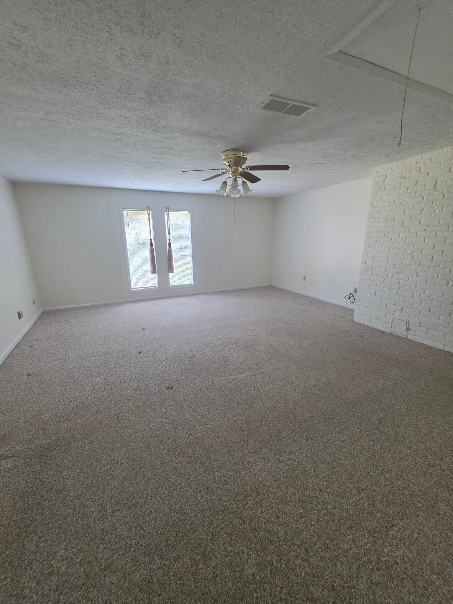 Building Photo - 307 Lakeside Dr