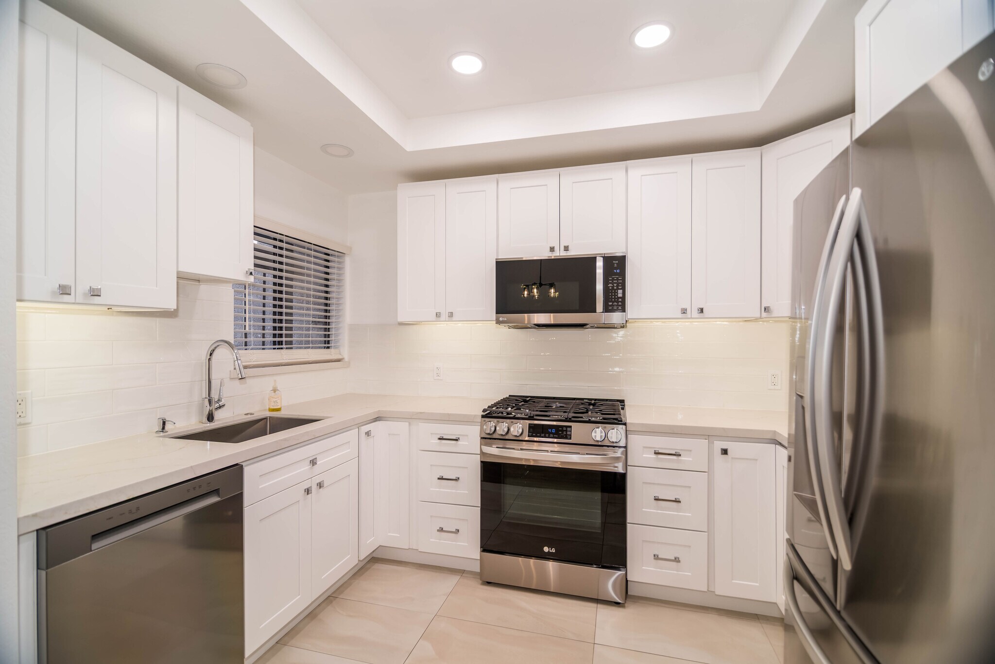 Building Photo - 2601 S Broadmoor Dr