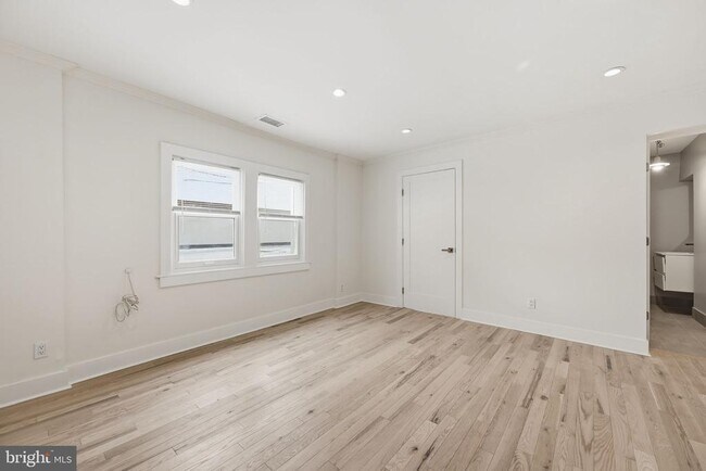 Building Photo - 1419 Wisconsin Ave NW