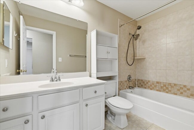 Building Photo - "Charming 2-Bed Oasis: Cozy 780 Sq Ft Retreat in Sterling, VA!"