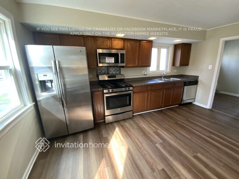 Building Photo - 642 E Le Moyne Ave