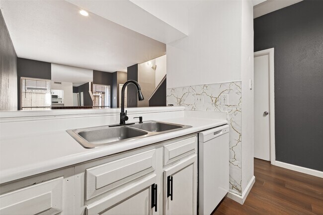 Building Photo - 1920 Augusta Dr